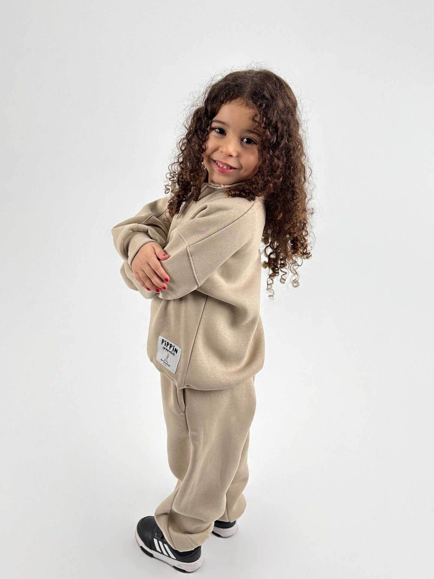 Beige Fleeced zipper sweatshirt set.