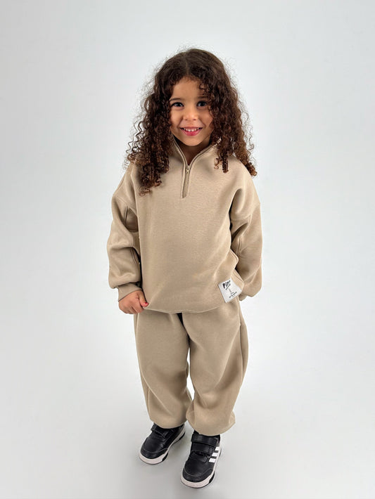 Beige Fleeced zipper sweatshirt set.